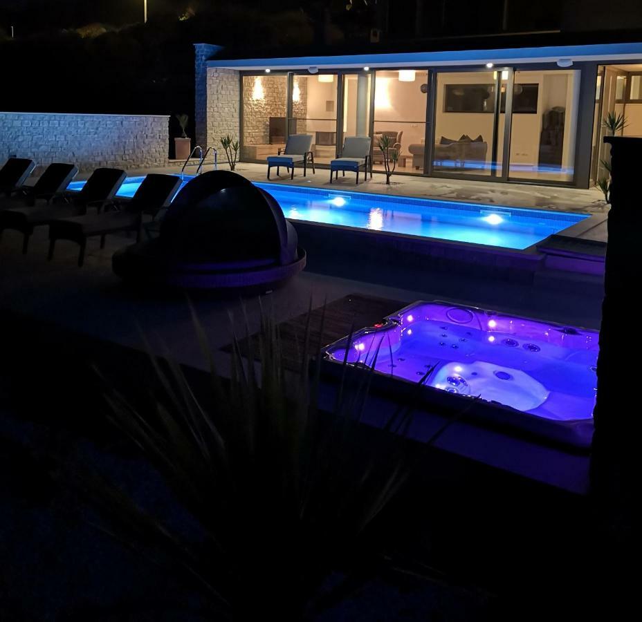 Villa Carisma Island Віс Екстер'єр фото